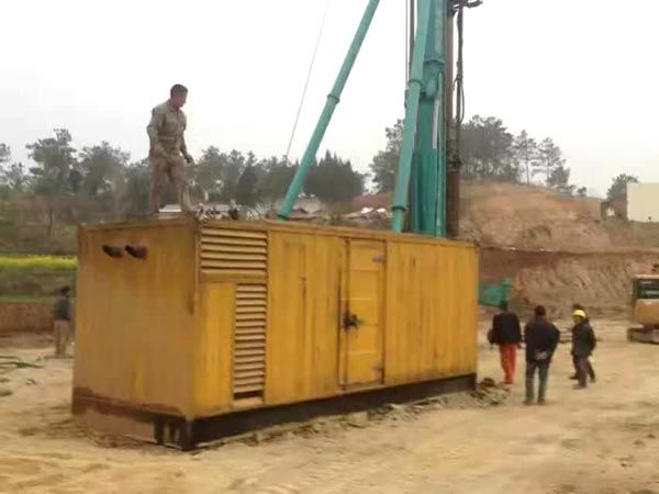 改则如何判断水冷式机油散热器密封件是否需要更换？